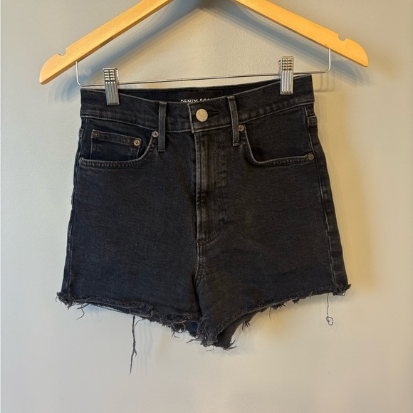 Denim Forum Pants - Denim Forum The Arlo Jean Short shorts. High-Waisted with a Frayed Hem size 25